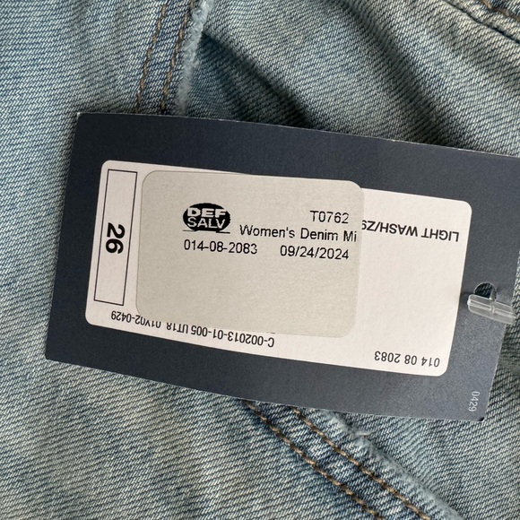 NEW Universal Thread size 26 denim jeans mini skirt light distressed wash faded - Picture 7 of 10